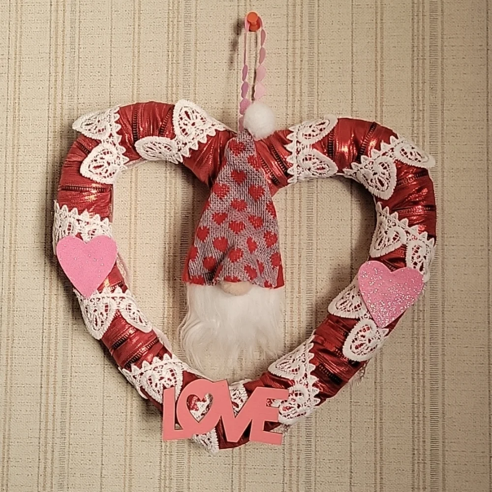HAND CRAFTED WREATH VALENTINE'S GNOME LOVE